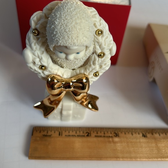 Department 56 Christmas Snowbabies figurine “All Decked Out and Ready To Go” - Picture 6 of 10